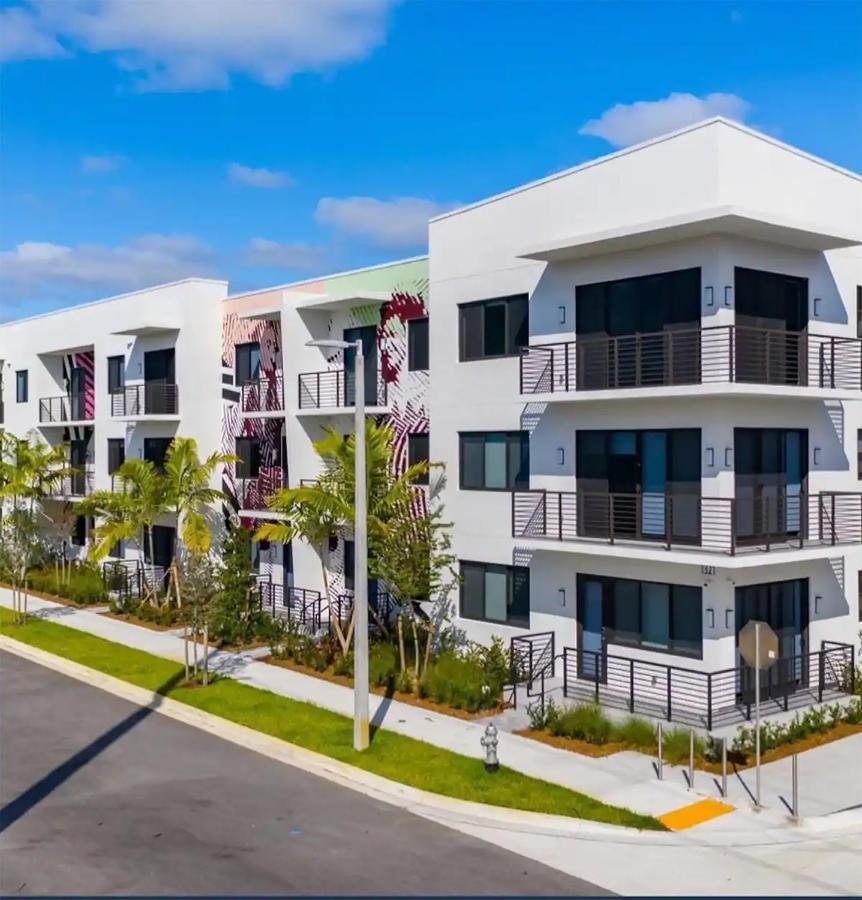 וסט פאלם ביץ' Lux Property Great For 1 To 8 Guests-Family Trip ,5Beds 2Rooms Staycation With Gym And Ev, Proximity To Downtown And Beaches מראה חיצוני תמונה