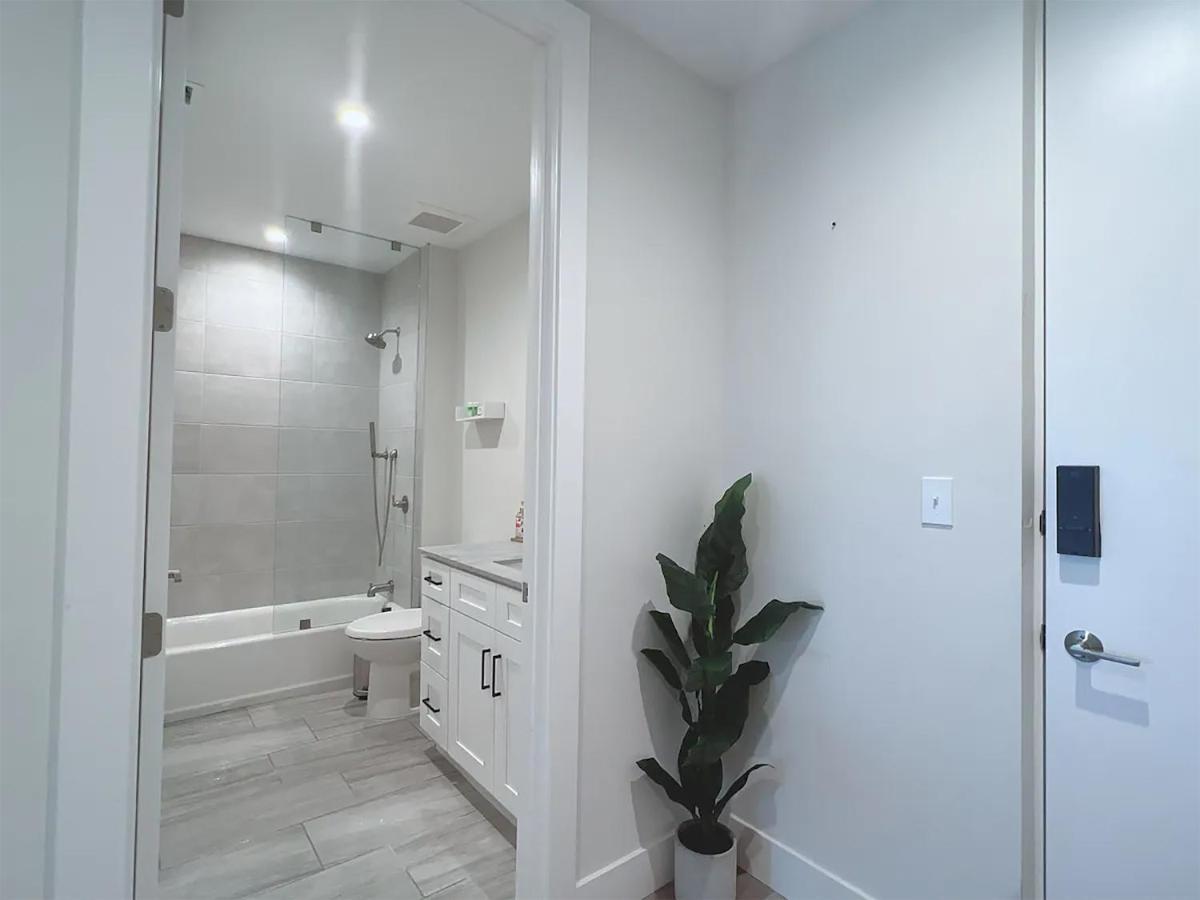 וסט פאלם ביץ' Lux Property Great For 1 To 8 Guests-Family Trip ,5Beds 2Rooms Staycation With Gym And Ev, Proximity To Downtown And Beaches מראה חיצוני תמונה