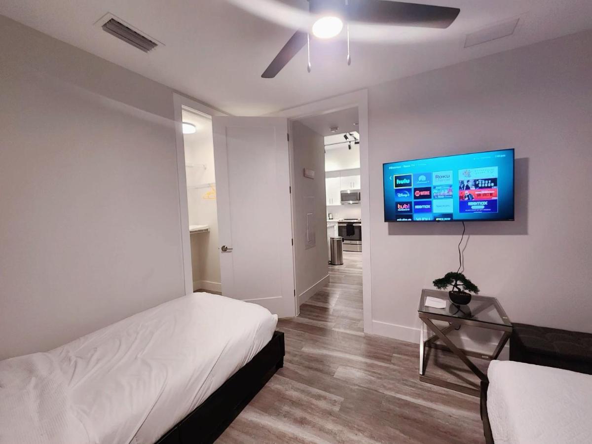 וסט פאלם ביץ' Lux Property Great For 1 To 8 Guests-Family Trip ,5Beds 2Rooms Staycation With Gym And Ev, Proximity To Downtown And Beaches מראה חיצוני תמונה
